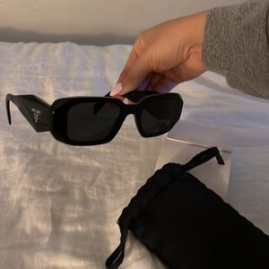 Mens/womens Prada sunglasses SPR 17W BLACK worn twice.
